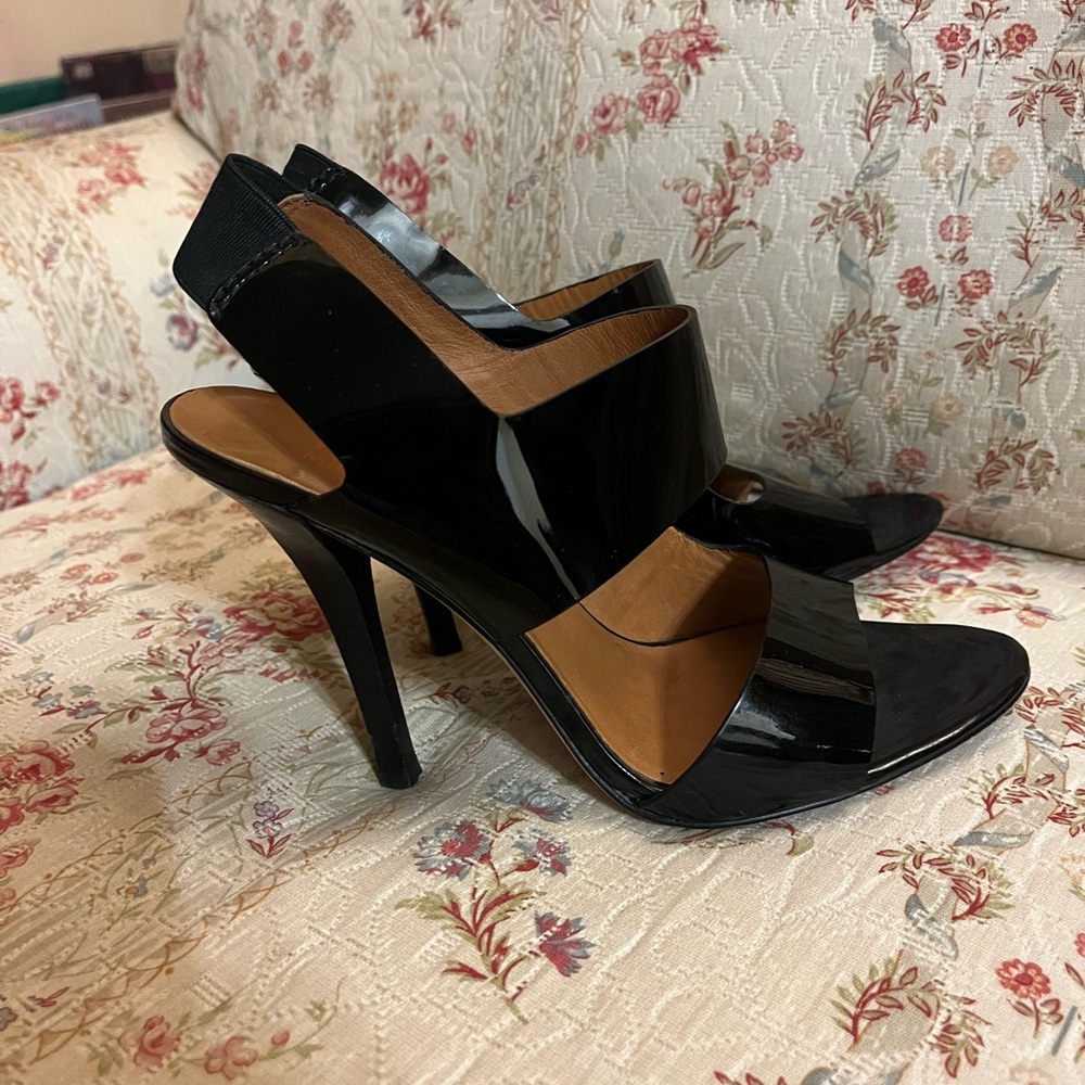 Michael Kors Black Patent Leather Heels EUC-Wear on the bottom/nearly perfect!